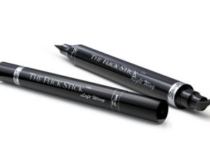 The Flick Stick Winged Eyeliner Stamp من Lovoir ، مكياج مقاوم للماء ، مقاوم للتلطيخ ، قلم تحديد العين السائل يدوم طويلاً ، Vamp Style Wing ، 2 أقلام Wingliner (عتيق 12 مم ، أسود ليلي)