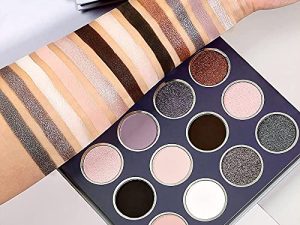 لوحة ظلال عيون DE'LANCI Smokey Grey Goth Black ، لوح ظلال عيون فضي محايد غير لامع مخملي غير لامع ، يدوم طويلاً ، لون بني طبيعي ، بني داكن ، ظلال عيون ، خالٍ من القسوة ...